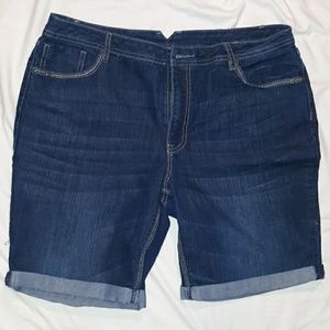 Womans 16 dark blue rolled up Cato's jean shorts